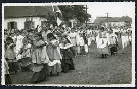 Grupo indígena em desfile de 7 de setembro.