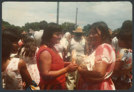 Indígenas Boróros em festa na terra indígena Sangradouro/Volta Grande. Autora: SILVEIRA, Kátia Coimbra da.