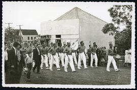 Grupo indígena em desfile de 7 de setembro.