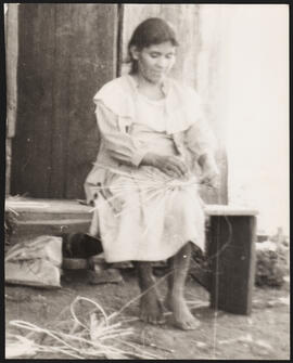 Mulher indígena Kaingang. Autora: SIMONIAN, Ligia Terezinha Lopes.