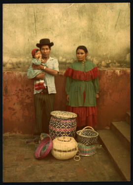 Família Kaingang. Autor: LAZZAROTTO, Danilo.