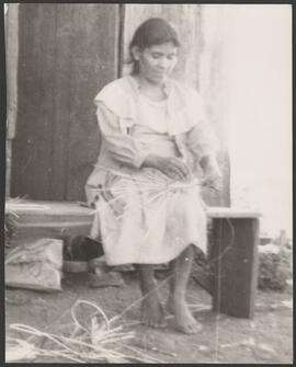 Mulher indígena Kaingang. Autora: SIMONIAN, Lígia Terezinha Lopes.