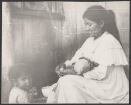 Mulher indígena Kaingang. Autora: SIMONIAN, Lígia Terezinha Lopes.