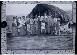 Mulheres e crianças Kaingang.